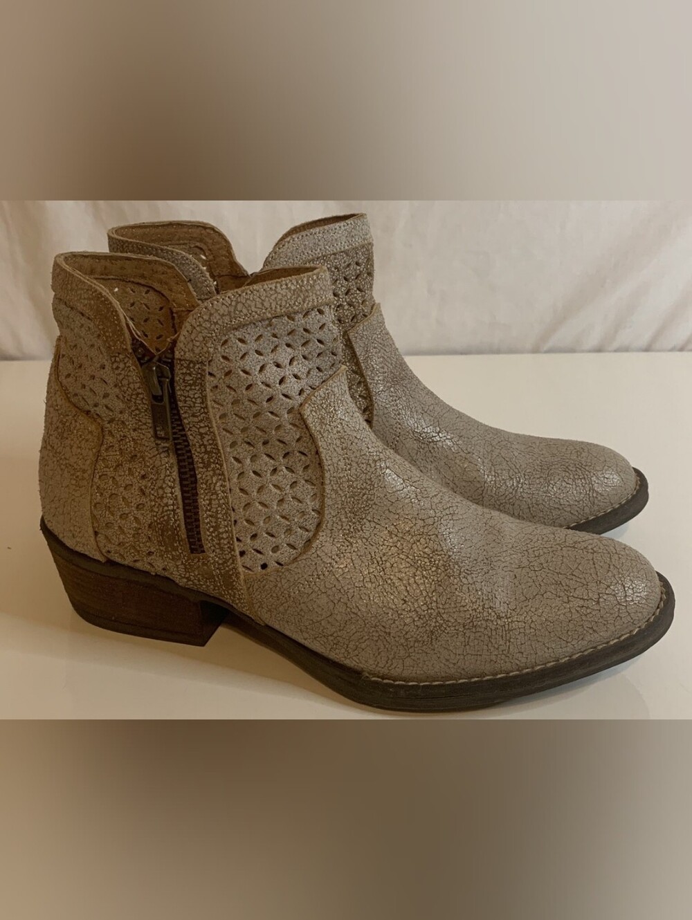 Corkys Bovina Beige Western Style Leather Ankle Boots Size 7